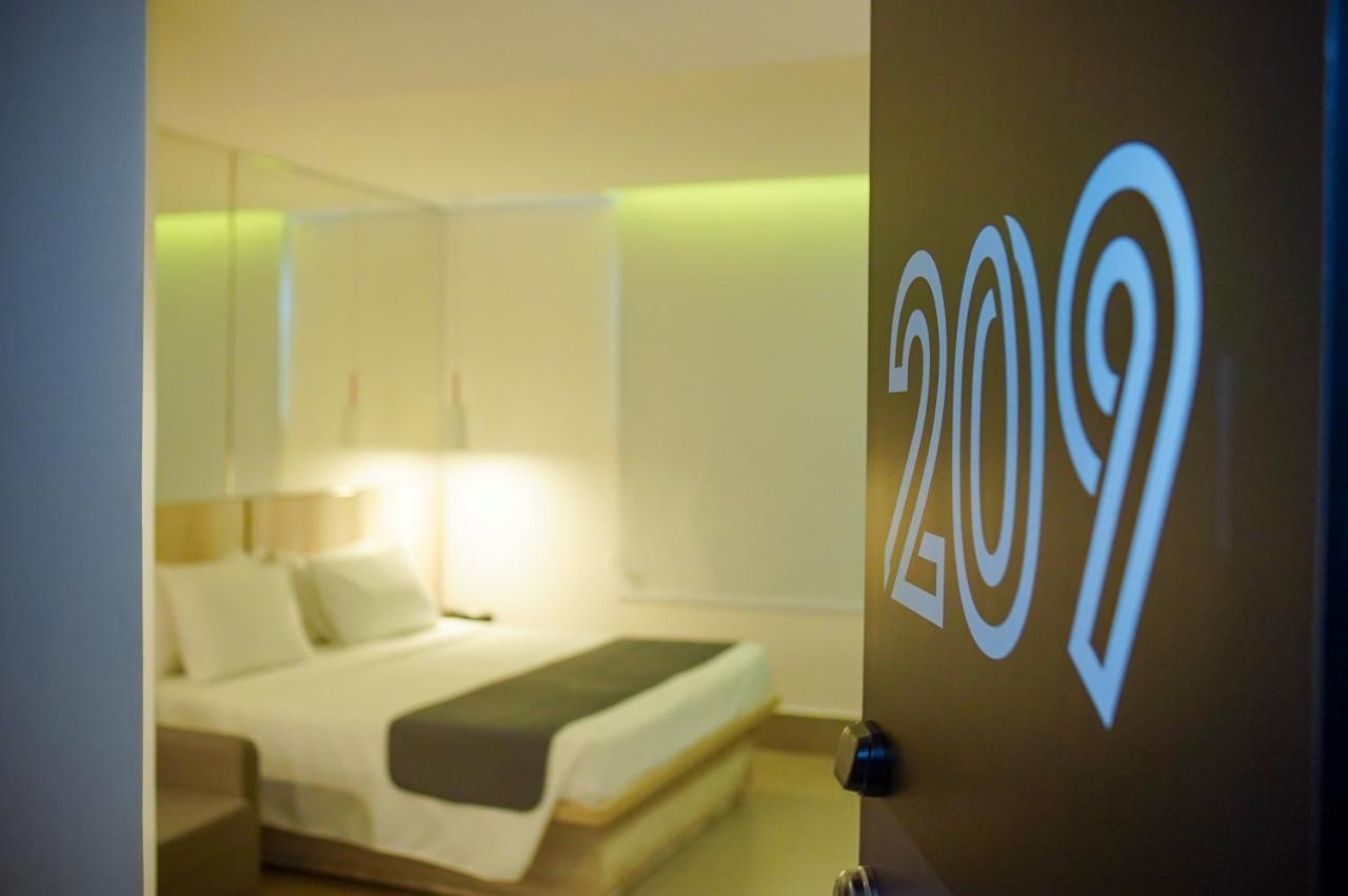 Black Flamboyant Hotel
